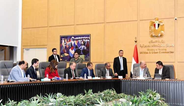 وزير الإسكان يعقد اجتماعه الدوري مع أعضاء البرلمان بمجلسيه النواب والشيوخ