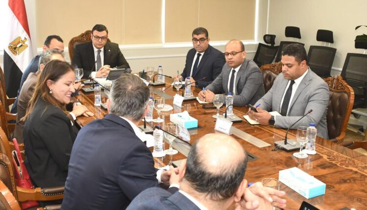 وزير الإسكان يلتقي ممثل شركة «The Bench العالمية»