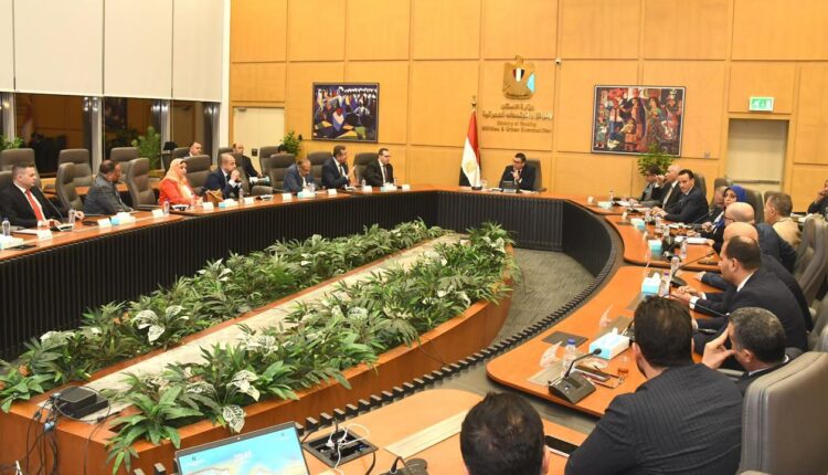 وزير الإسكان يلتقي رئيس مجلس إدارة غرفة صناعة التطوير العقاري