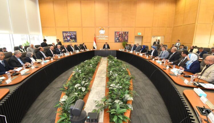 وزير الإسكان يعقد اجتماعا للجنة التنسيقية العليا