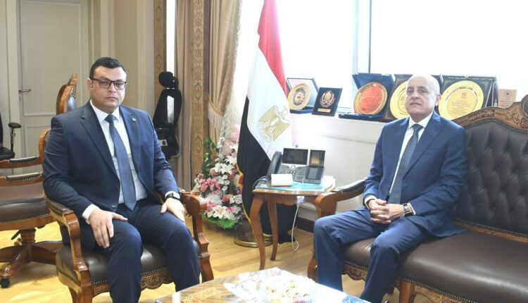 وزير الإسكان يستقبل محافظ الأقصر لمتابعة مشروعات مبادرة «حياة كريمة»