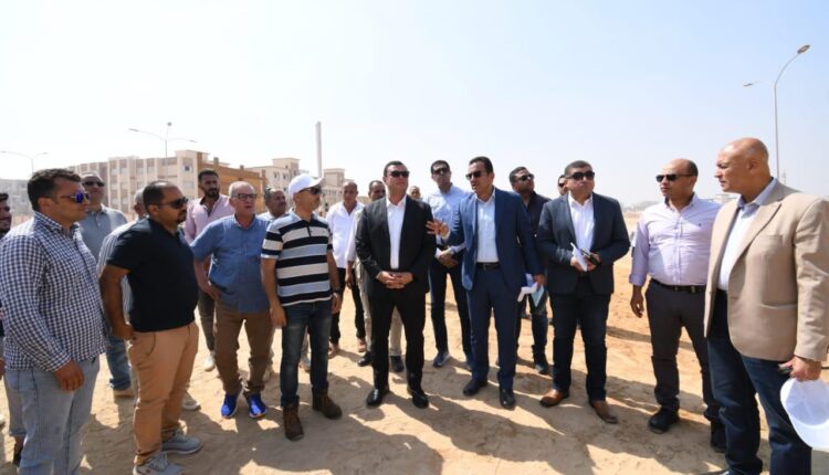وزير الإسكان يبدأ جولة تفقدية بالعاشر من رمضان