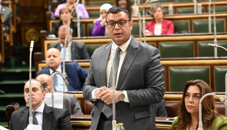 وزير الإسكان يناقش مشروع قانون بعض قواعد وإجراءات التصرف في أملاك الدولة الخاصة