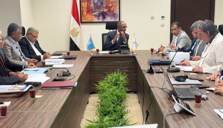 نائب وزير الاسكان يتابع موقف عددٍ من مشروعات مياه الشرب والصرف الصحى