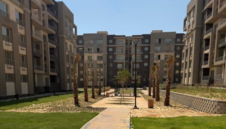 وزير الإسكان يتابع سير العمل بعددٍ من المشروعات بالشيخ زايد