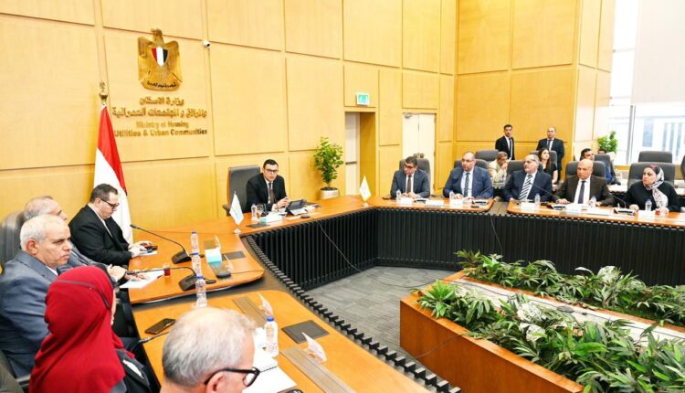 جانب من اجتماع وزير الإسكان