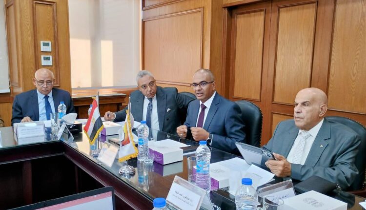 نائب وزير الإسكان يعقد اجتماعًا مع اللجنة التنسيقية العليا
