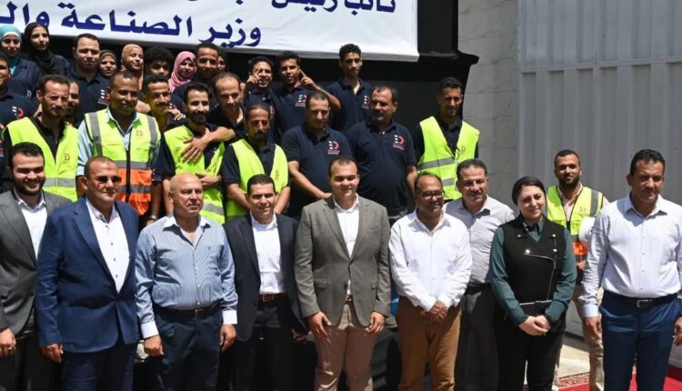 وزير الصناعة يتفقد مصنع «إيجي دينيم للنسيج» بالعاشر من رمضان