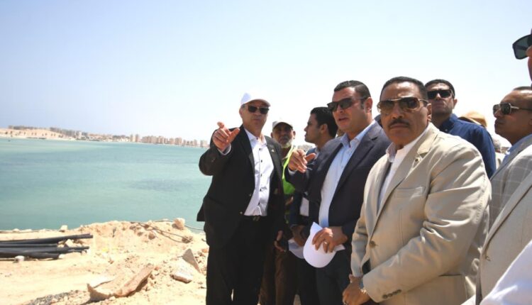 وزير الإسكان ومحافظ مطروح يتفقدان مشروع إحلال وتجديد كوبري روميل بالمحافظة