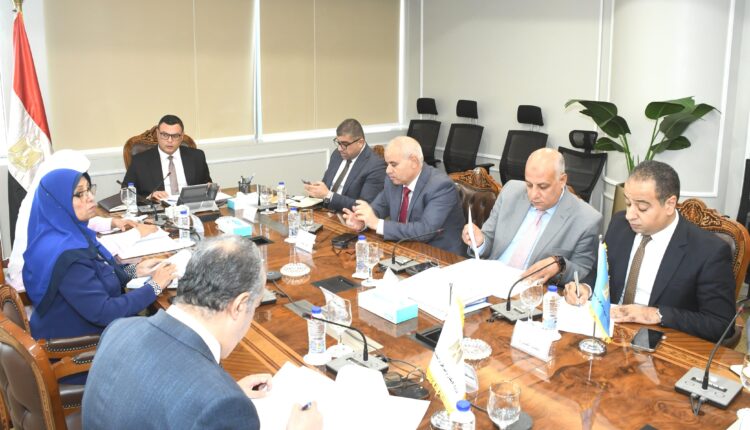 جانب من اجتماع وزير الإسكان