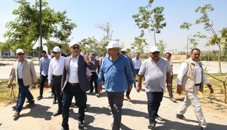 وزير الإسكان ومحافظ القاهرة يتفقدان مشروع حدائق «تلال الفسطاط»