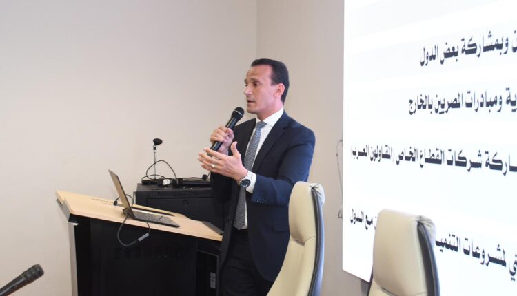 مساعد وزير الإسكان يلتقي عددا من سفراء مصر الجدد بالخارج