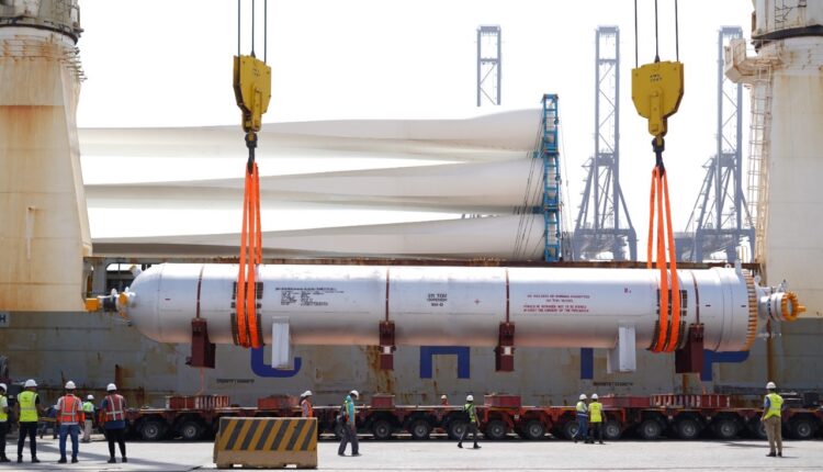 «دي بي ورلد – مصر» تنجح في مناولة شحنة عملاقة