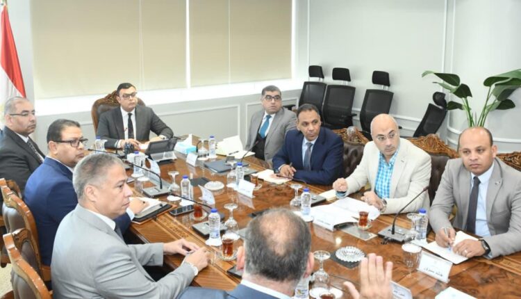 وزير الإسكان يجتمع بمسئولي «فاوندرز للتطوير»