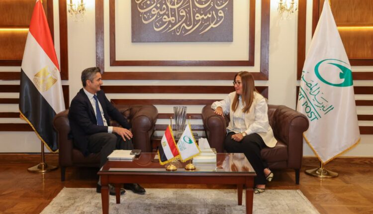 رئيس البريد المصري تلتقي الرئيس الإقليمي لشركة «Visa Inc»