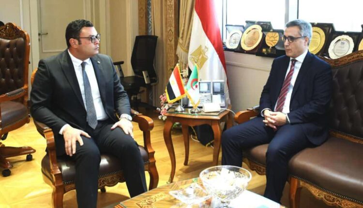 وزير الإسكان يستقبل سفير الجزائر بالقاهرة