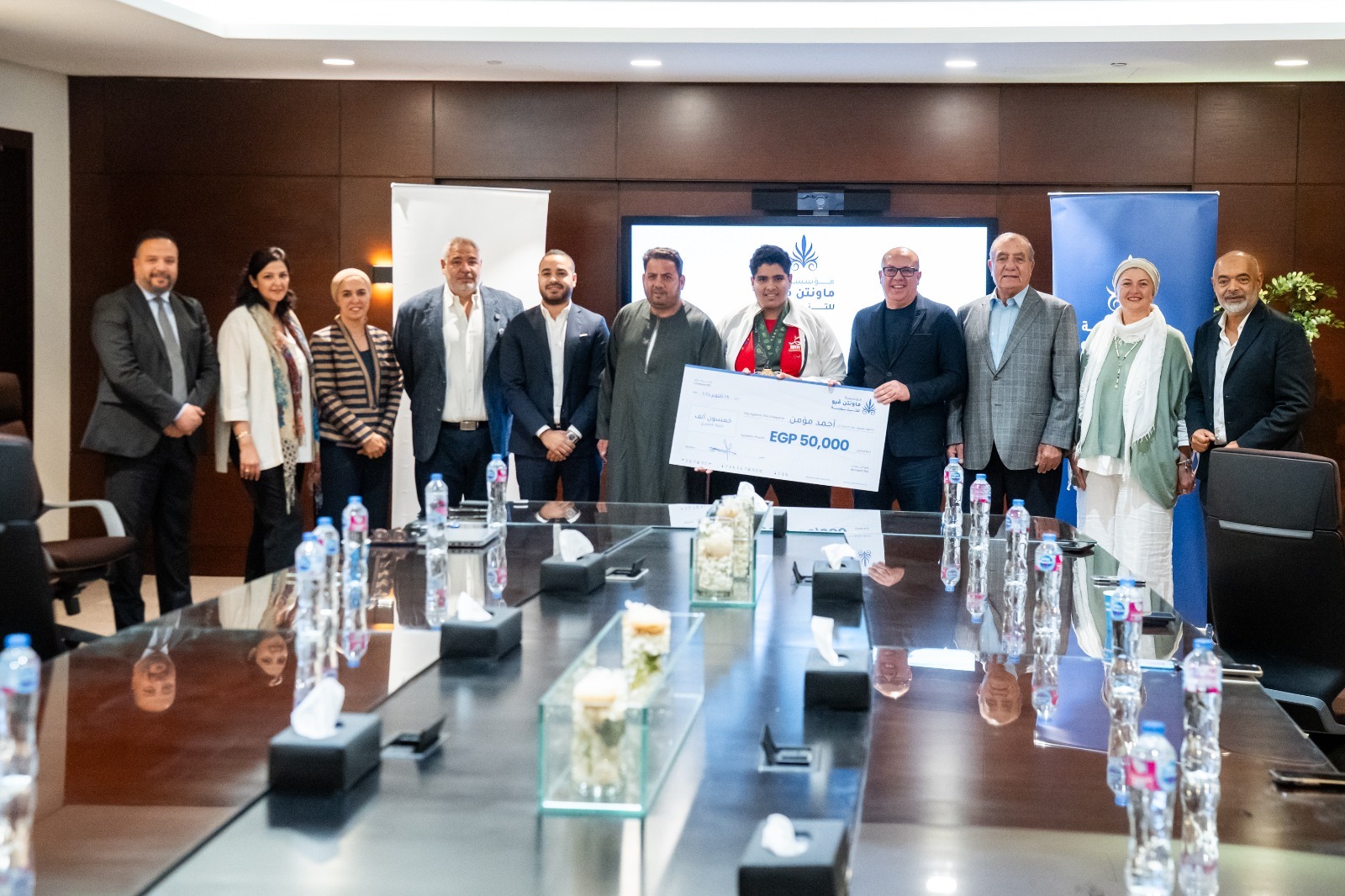 مؤسسة «ماونتن ڤيو للتنمية» تكرّم أحمد مؤمن بطل برنامج «اكتشاف الأبطال»