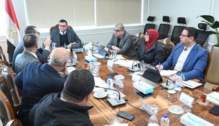 جانب من اجتماع وزير الإسكان