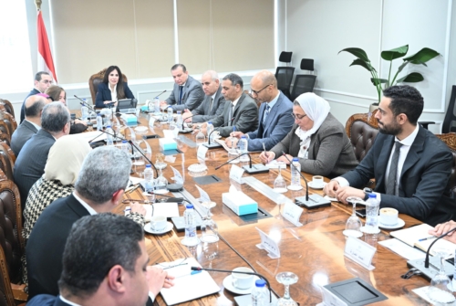 وزيرة الإسكان تبحث إجراءات وآليات طرح وحدات سكنية بنظام الإيجار