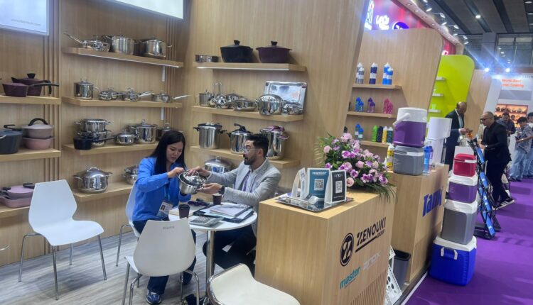 «زينوكس الزنوكي» و«ماستر الزنوكي» تشاركان في معرض كانتون الدولي بالصين