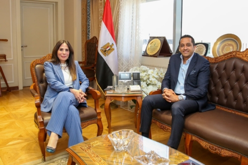 وزيرة الإسكان تبحث مع رئيس شركة «كليلة لتنظيم المعارض» فرص التعاون المشتركة