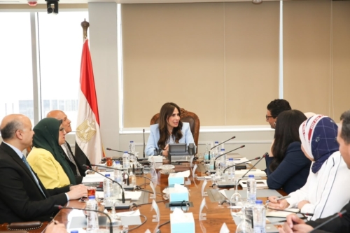 وزيرة الإسكان تبحث مع وفد «مؤسسة التمويل الدولية IFC» تعزيز التعاون في مشروعات المياه وتحلية مياه البحر
