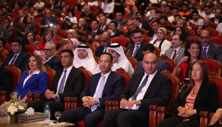 وزير الاتصالات يفتتح فعاليات الدورة الثامنة من قمة FDC Summit