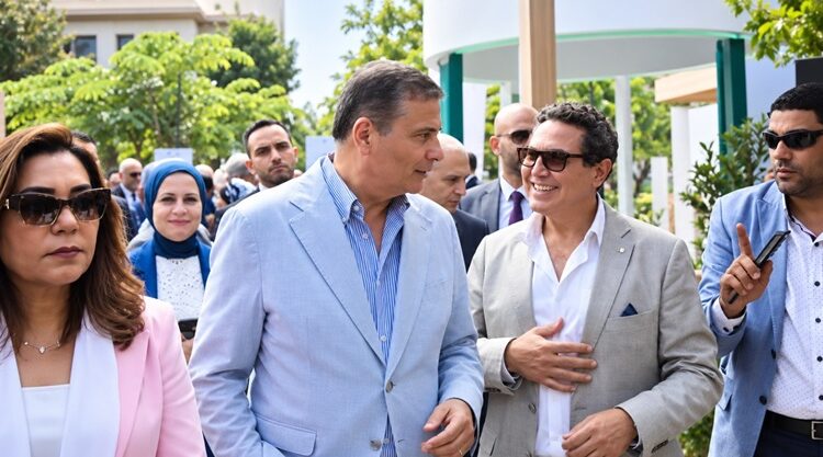 وزير الزراعة يزور جناح «قطرات الطبيعة للتعقيم» في مهرجان النباتات الطبية والعطرية